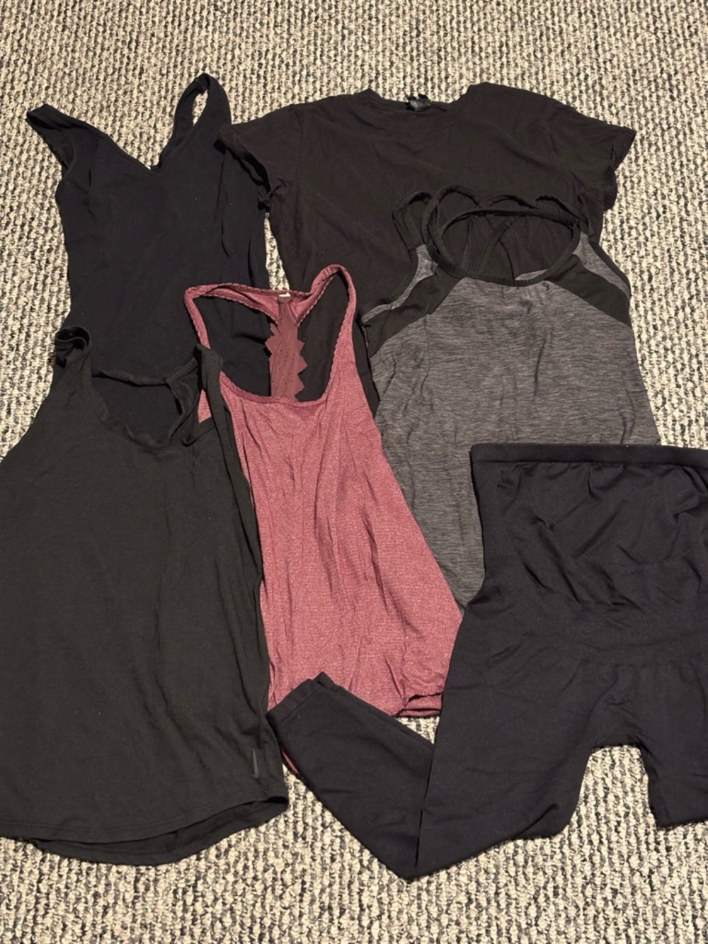 Lululemon/Adidas/Nike Maternity/maternity friendly workout tops and bottom